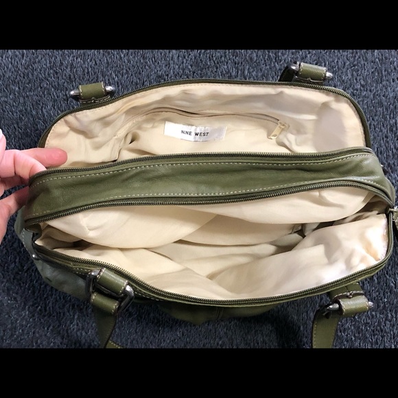 Nine West Green Purse Like New! - Picture 3 of 4